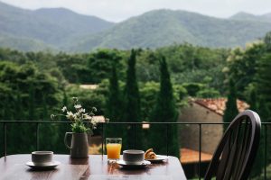 Read more about the article Breakfast on a wooden table with a natural view